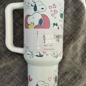 Stanley White Snoopy & Hearts 40oz Quencher Tumbler